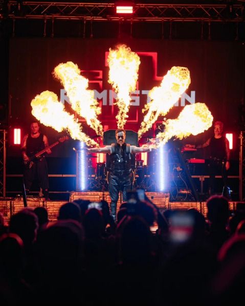 Le fiamme sul palco degli Übermensch al Malpaga Sounds